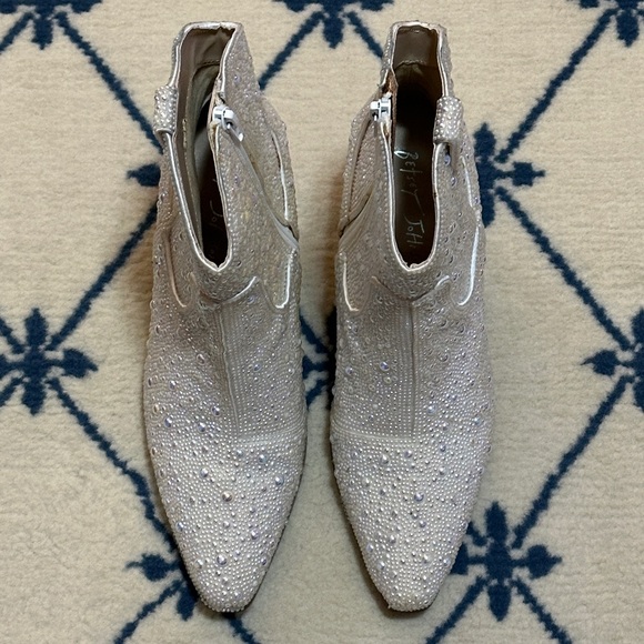 Betsey Johnson Diva Ivory Pearl Boot - Picture 2 of 4